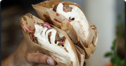 Vegan meatballs in pita